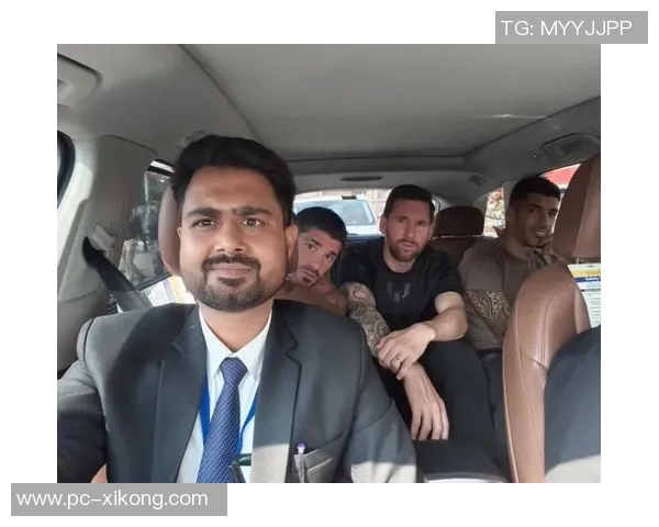 梅西苏亚雷斯德保罗热身时与印度官员亲密互动传球乐趣无限