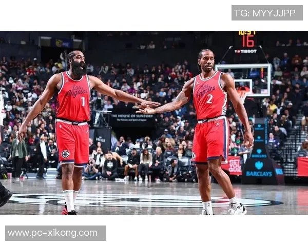 快船训练未取消哈登小卡祖巴茨等球员均在场上参与训练